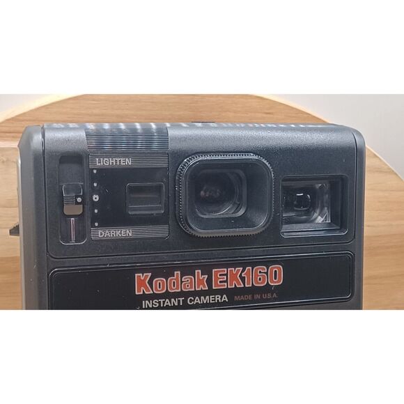 80s Kodak EK160 Vintage Polaroid Instant Camera with Case and Rainbow Strap - Picture 3 of 14